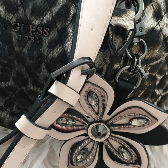 Guess Satchel Handbag, comes with dust bag, 10” length, 4.5” wide and 6” high… - Picture 9 of 9